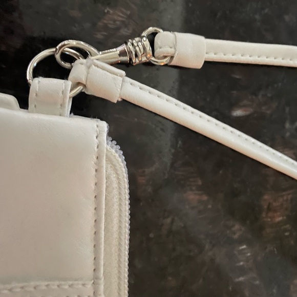 Ladies faux leather wristlet - Picture 11 of 11